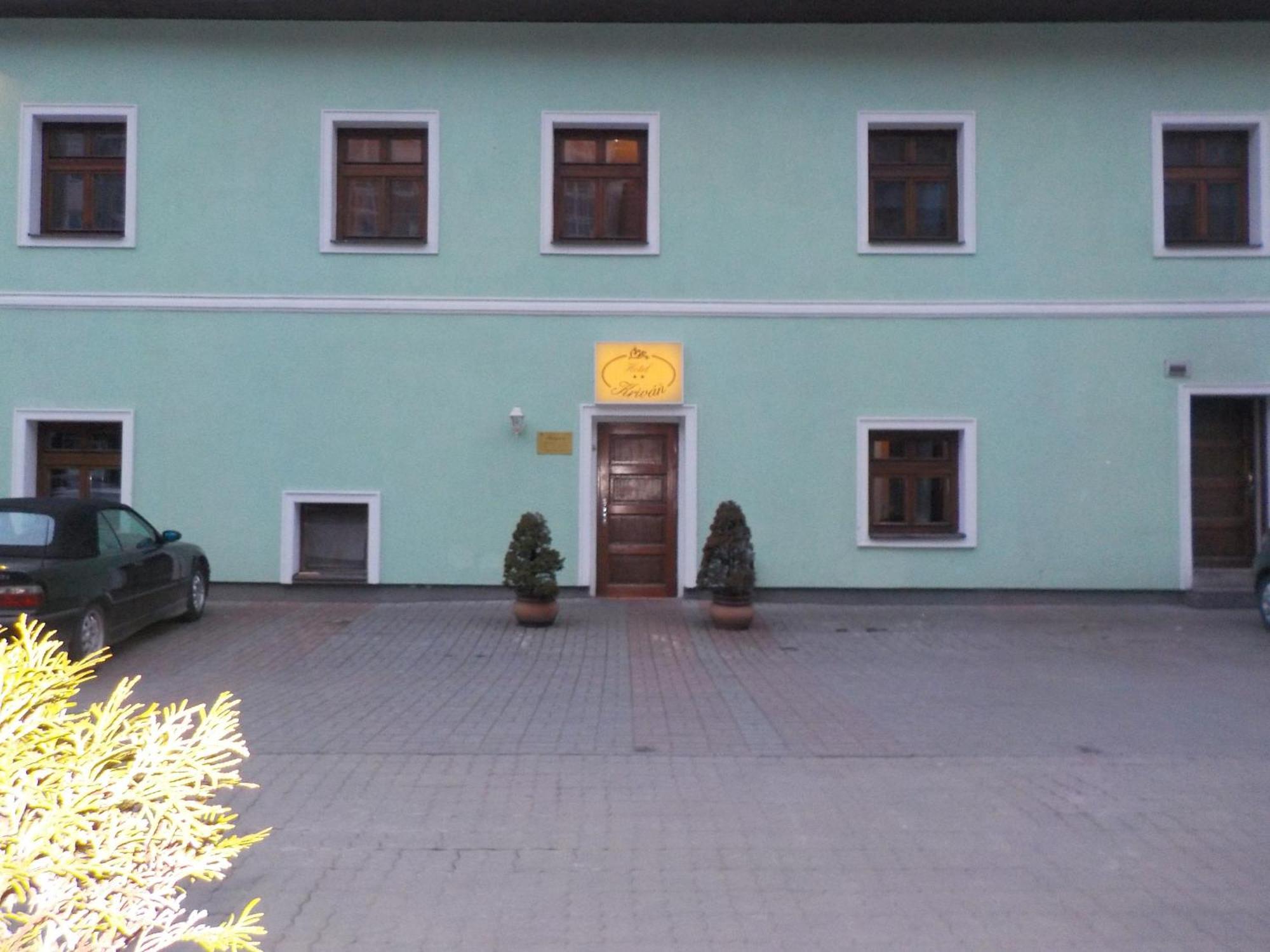 Hotel Krivan Kysucke Nove Mesto エクステリア 写真