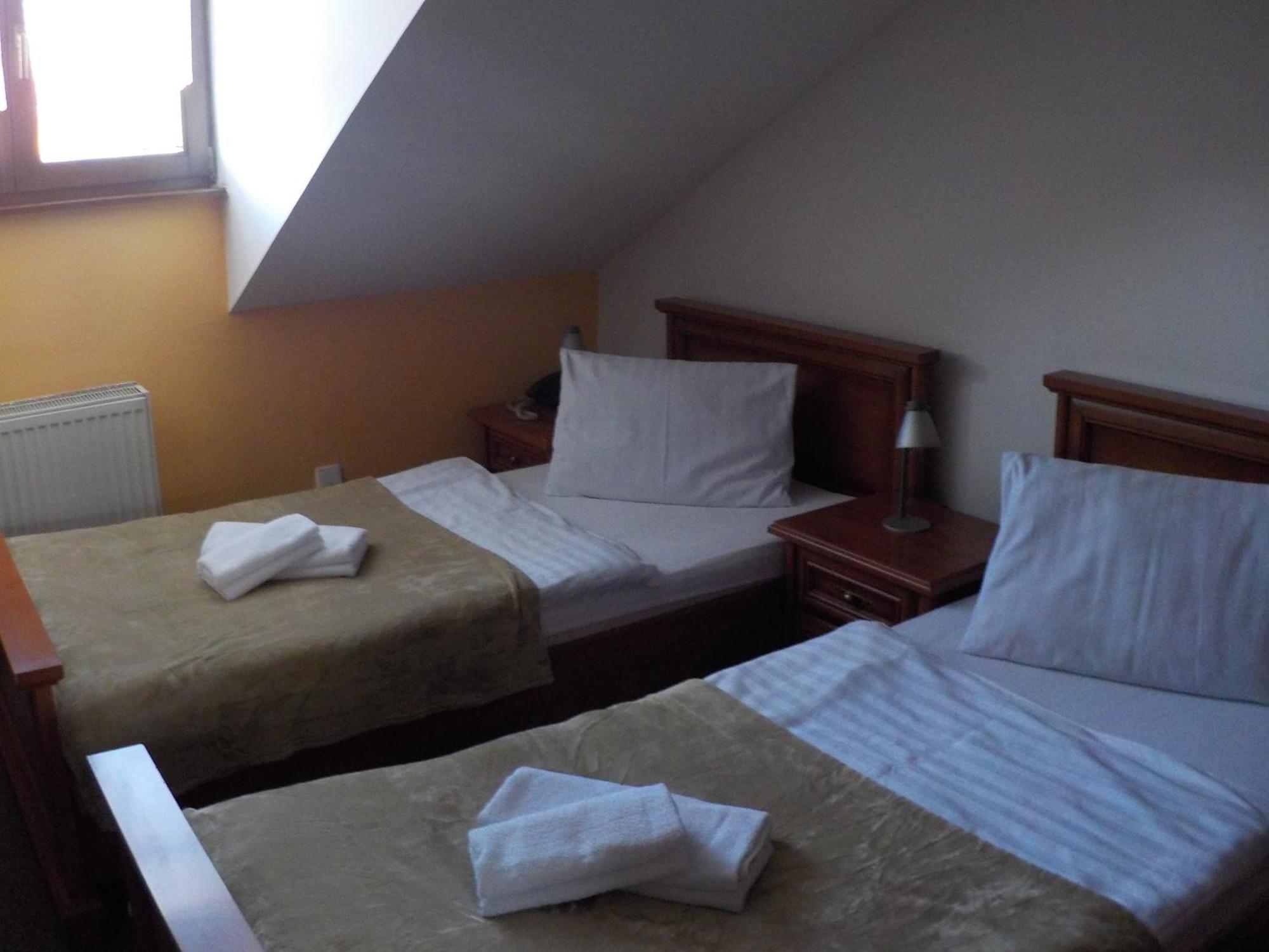 Hotel Krivan Kysucke Nove Mesto エクステリア 写真