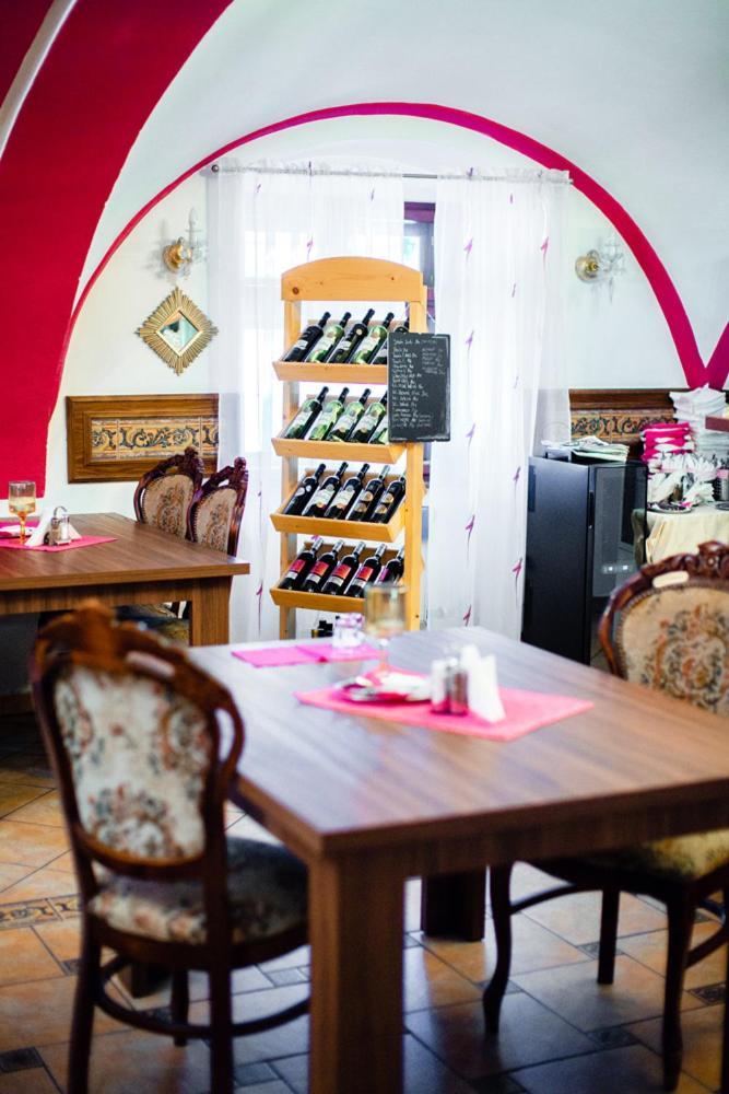Hotel Krivan Kysucke Nove Mesto エクステリア 写真